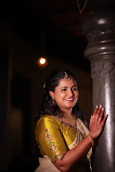 Kerala bride in ivory and gold with an embroidered gold blouse